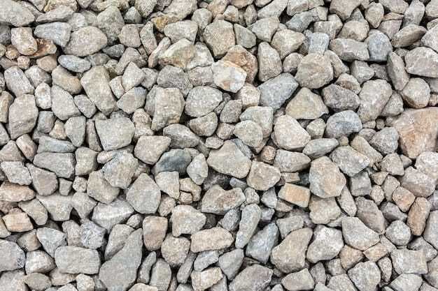 صخور الدولوميت عالية الجودة من مصر، تستخدم في صناعات الصلب والزجاج والسيراميك.